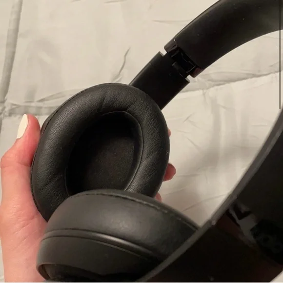 Beats by Dre Black Over-Ear Headphones